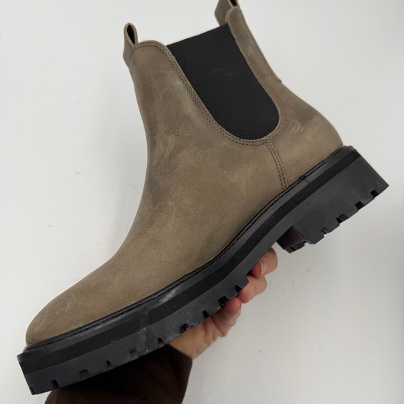 NEW Everlane Mushroom Suede Leather Lug Sole Chelsea Bootie in Size 7.5 - Picture 6 of 12